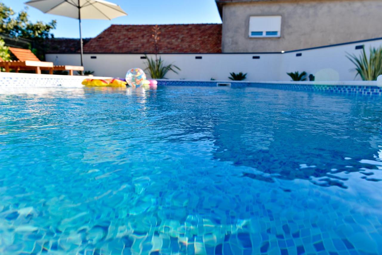 Villa Navita Augustinus With Pool Debeljak Extérieur photo