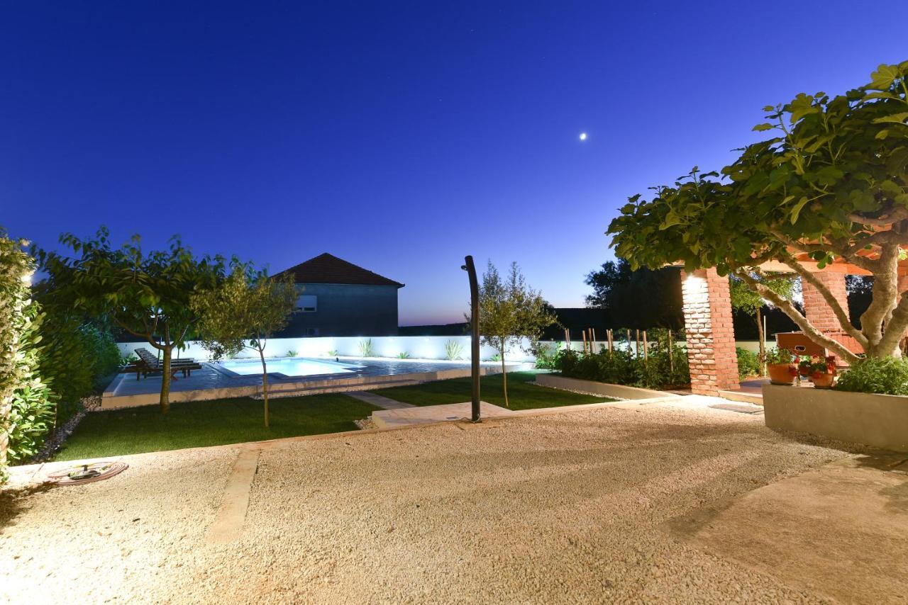Villa Navita Augustinus With Pool Debeljak Extérieur photo