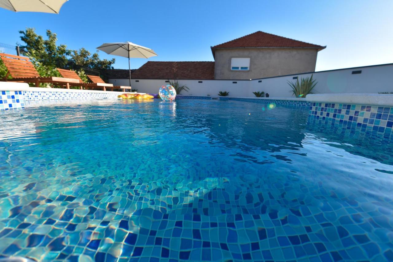 Villa Navita Augustinus With Pool Debeljak Extérieur photo